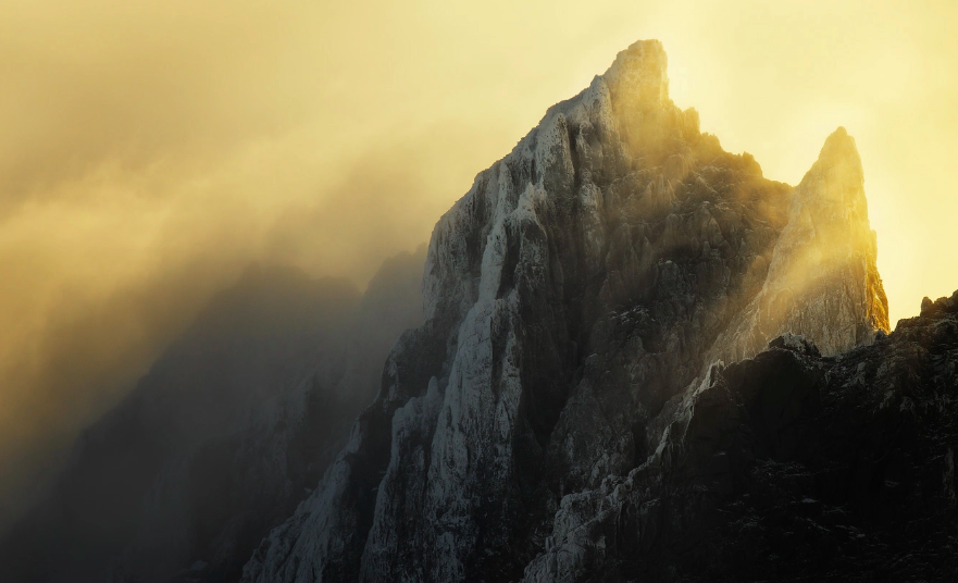 Mountain focus scene